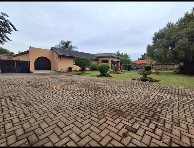 3 BEDROOM HOUSE FOR SALE IN MAYFIELD PARK